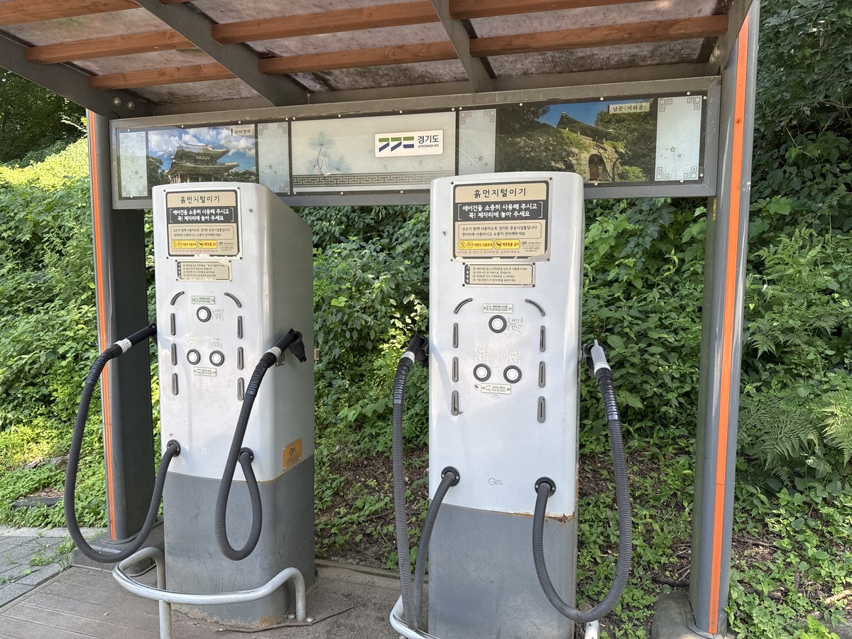 下山口に設置されたエアシューター（エアガン）